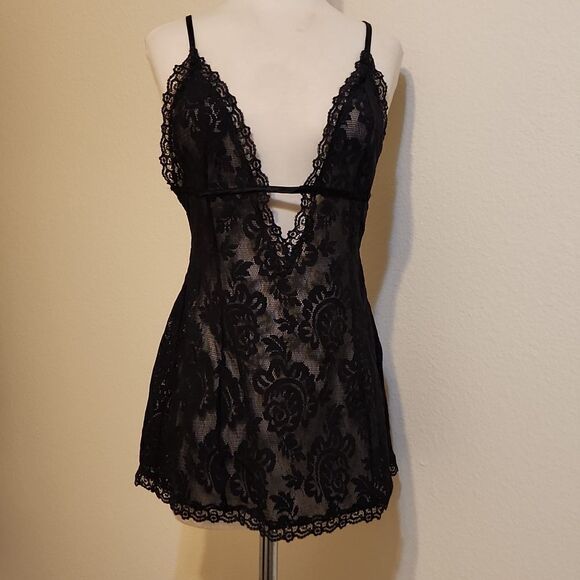 VICTORIAS SECRET black sheer lace chemise top SZ M women's - Picture 1 of 7